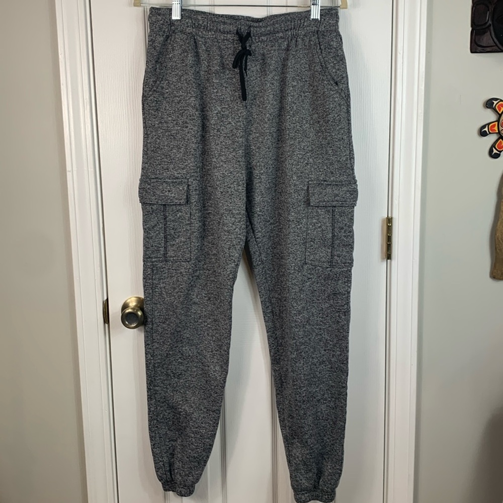Mission Ridge Mens dark grey heather sweatpants size medium. Pockets on legs